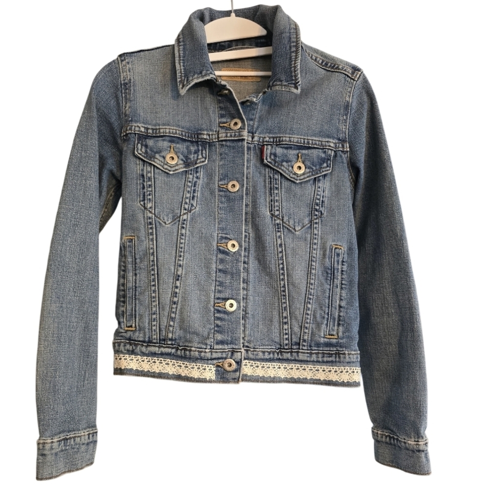 Upcycled Hand Crafted Boho Cottage On Levi's Trucker Denim Jacket Size Sm In EUC - Picture 2 of 11